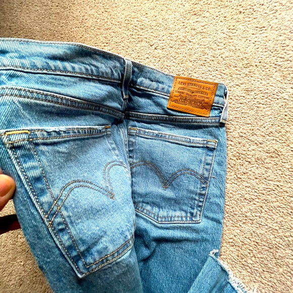 Levi’s wedgie straight leg - Picture 2 of 3